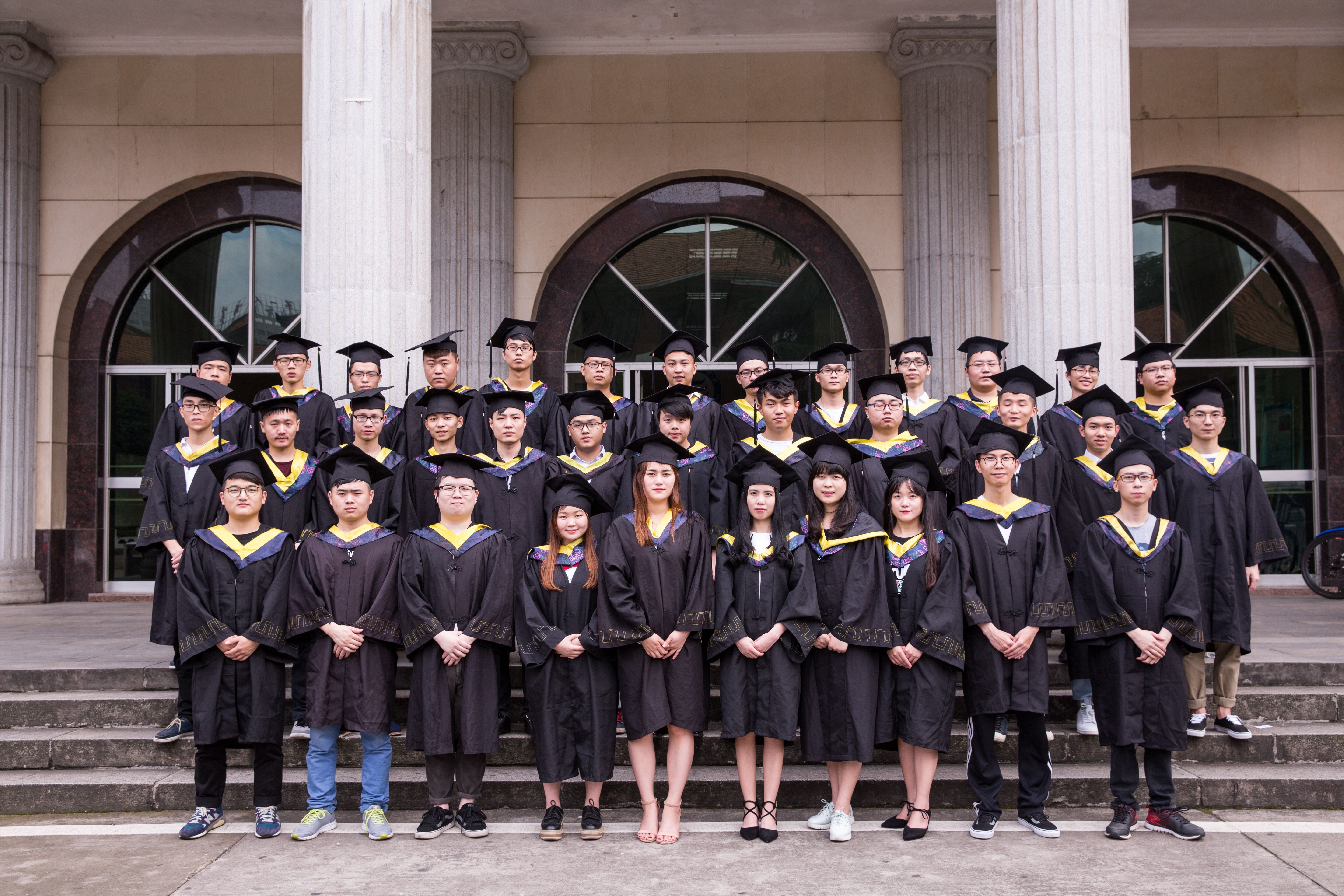 机械工程学院2017届毕业合照留影